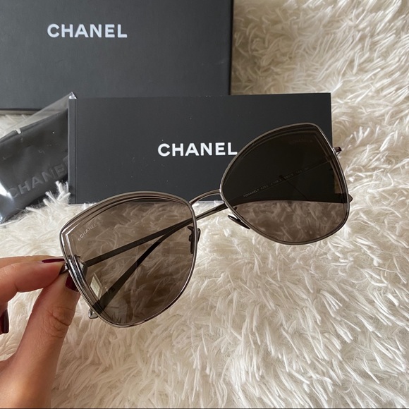 Authentic Chanel Butterfly Brown Lens Gunmetal Frame Sunglasses Non-polarized - Picture 3 of 13